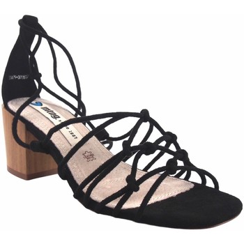 Topánky Žena Univerzálna športová obuv MTNG Dámske sandále MUSTANG 50479 čierne Čierna