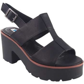 Topánky Žena Univerzálna športová obuv MTNG Dámske sandále MUSTANG 50636 čierne Čierna