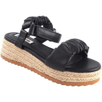 Topánky Žena Univerzálna športová obuv MTNG Dámske sandále MUSTANG 50510 čierne Biela