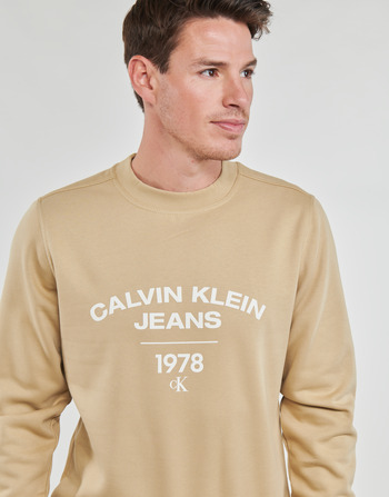 Calvin Klein Jeans VARSITY CURVE CREW NECK Béžová